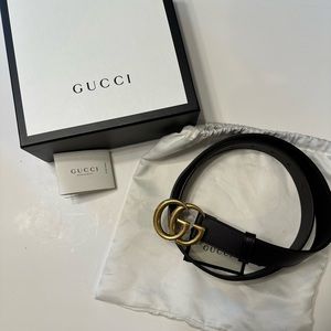 Gucci Men’s GG Marmont Leather Belt with shiny Buckle Brown